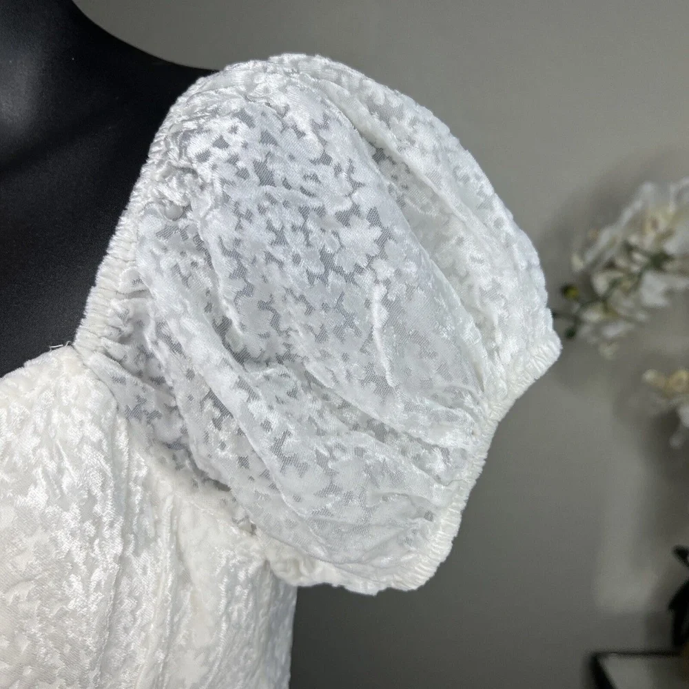 Here Comes The Sun Puff Sleeve String Tie Bust Textured Floral Dress In White S - Picture 4 of 7
